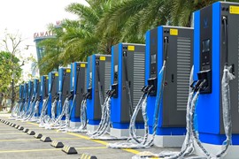 Bao giờ có quy chuẩn, tiêu chuẩn an toàn cho trạm sạc xe điện ở chung cư?