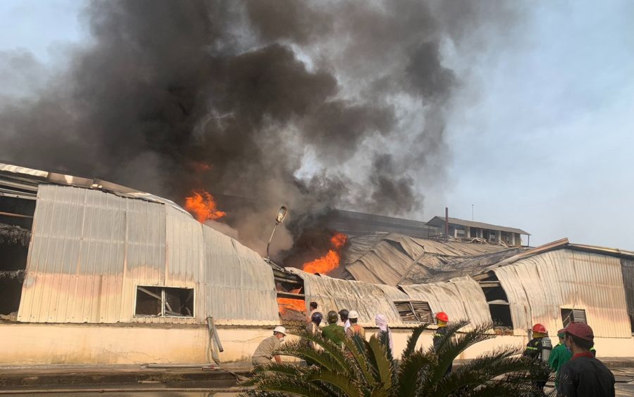 Cháy lớn tại Công ty One One, nhiều công nhân hoảng loạn