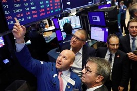 Chứng khoán Mỹ phục hồi khi thoả thuận UBS - Credit Suisse xoa dịu mối lo ngại của thị trường