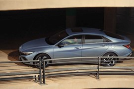 Hyundai Elantra 2024 ra mắt tại Hàn Quốc, thiết kế mới mẻ, công nghệ nâng cấp