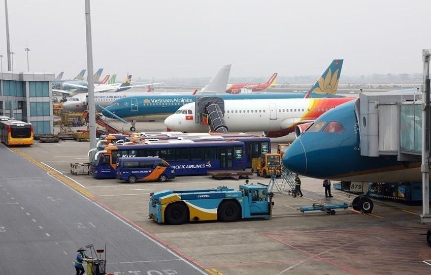 Nhu cầu lớn nhưng không thể tăng chuyến, giá vé máy bay tăng từng ngày
