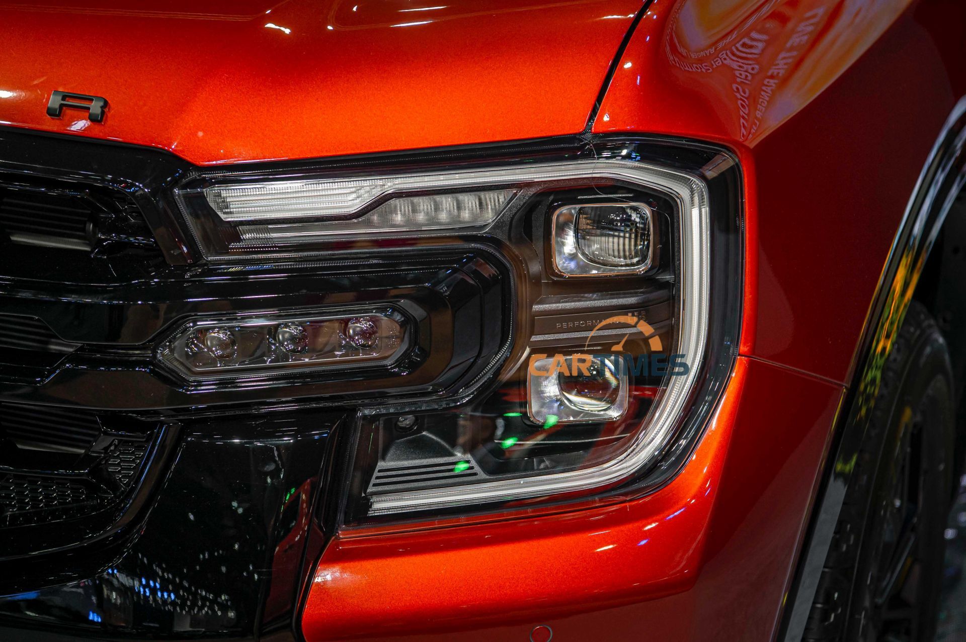 Đèn pha xe Ford Ranger Stormtrak