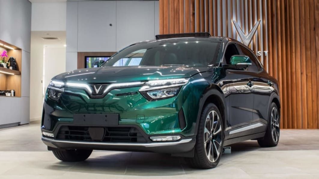 VinFast giao 45 xe VF 8 đầu tiên cho khách hàng Mỹ