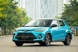 Ô tô đồng loạt tăng giá bán, từ phổ thông tới hạng sang
