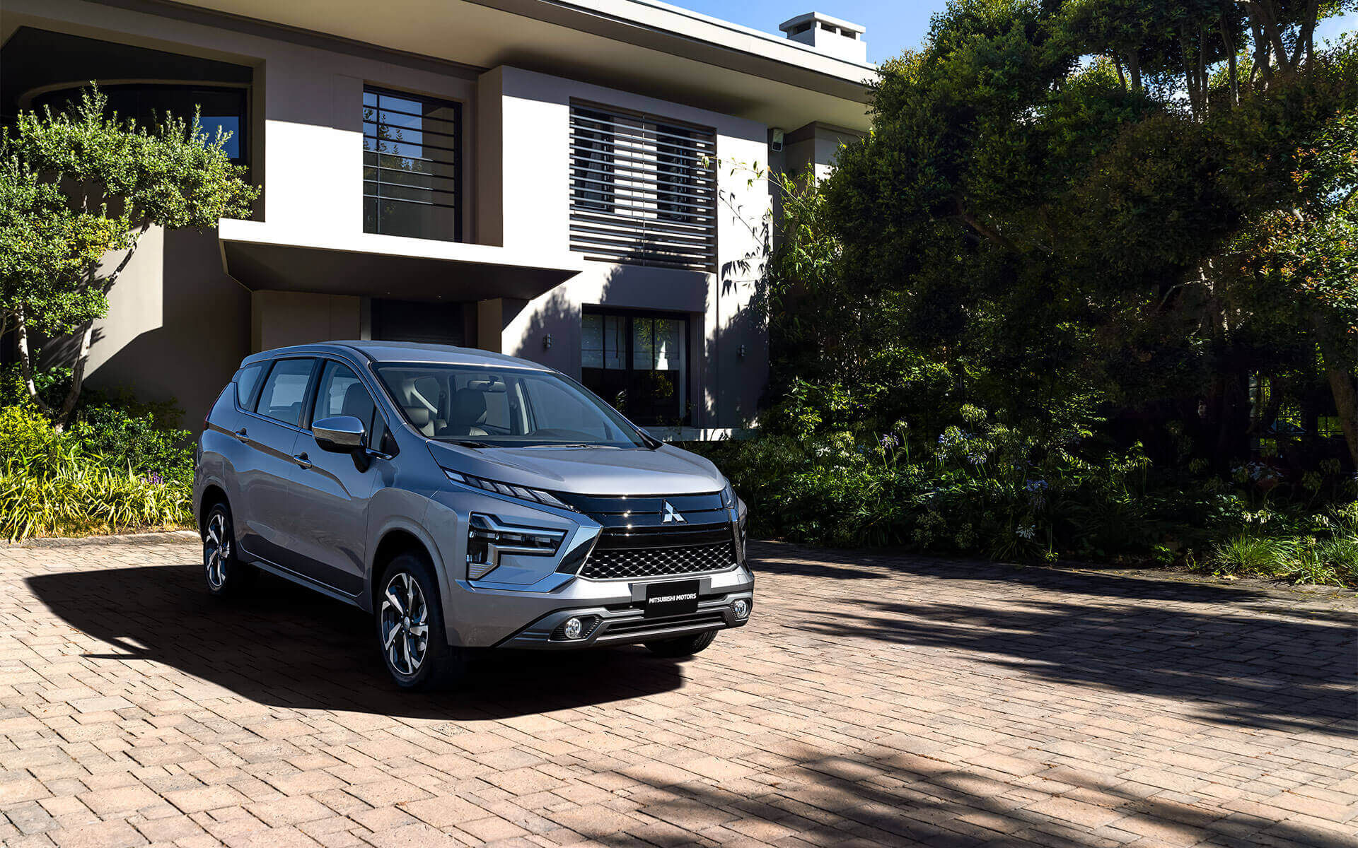 Các mẫu xe của Toyota, Mitsubishi, Mercedes, Ford ra thông báo điều chỉnh giá bán theo chiều hướng tăng từ đầu năm đến nay.
