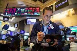 Chứng khoán Mỹ giao dịch trái chiều trong phiên đầu tuần, thị trường "ngóng" các dữ liệu kinh tế