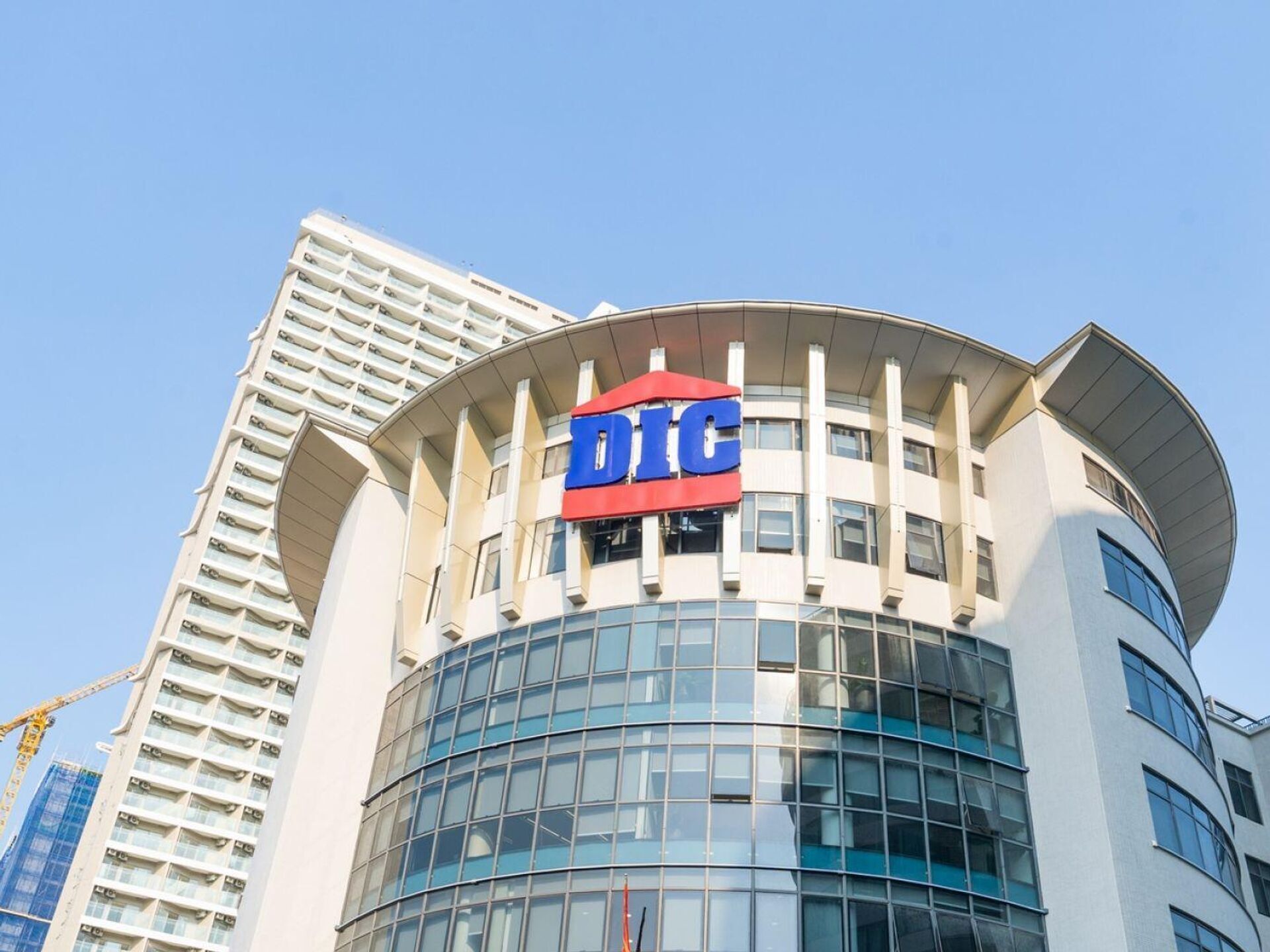 DIC Corp bị Hose nhắc nhở do liên tiếp 3 lần chậm công bố thông tin