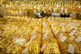 Vàng tiếp tục đà tăng, giá dầu được hỗ trợ bởi kỳ vọng Fed sớm kết thúc chu kỳ tăng lãi suất