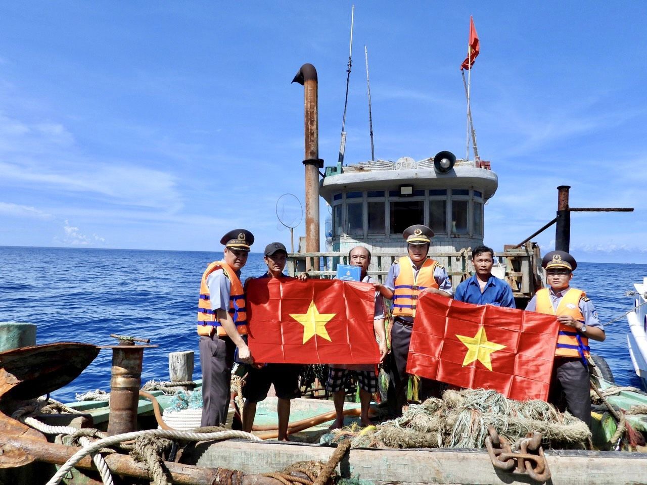 Thủ tướng chỉ đạo chống khai thác hải sản bất hợp pháp, sớm tháo gỡ thẻ vàng