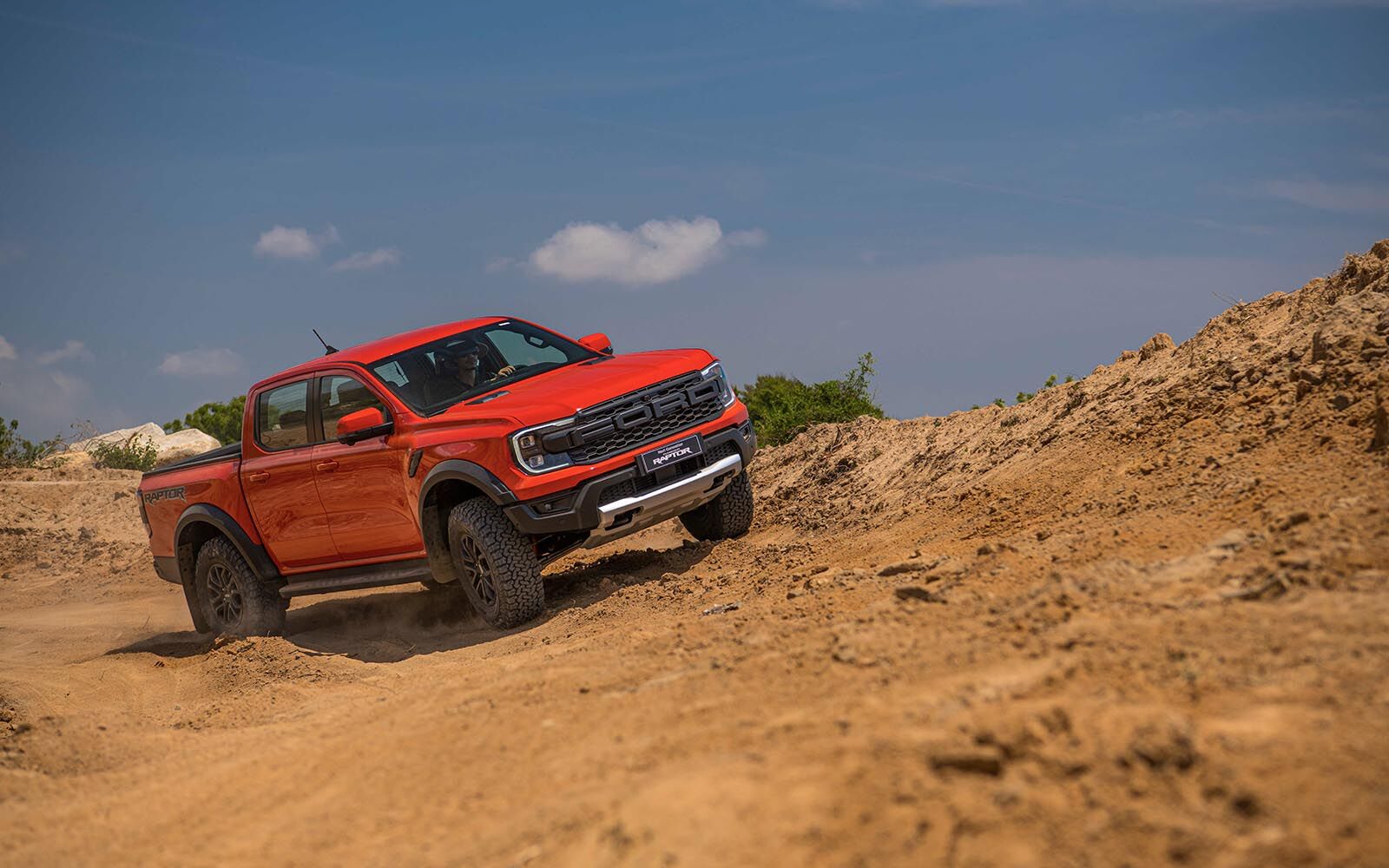 Chế độ lái 4A, và đặc biệt là chế độ Cruice Control Off-road di chuyển chậm – “ Việc lái xe Off-road không thể dễ dàng hơn”.