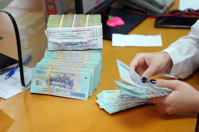 Ngan hang Nha nuoc de xuat lai suat 0% cho su co rut tien hang loat Lãi suất