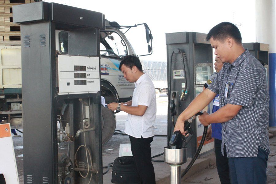 Cong ty Dau nhot Dai Phat bi xu phat vi vi pham chat luong hang hoa Công ty Dầu nhớt Đại Phát bị xử phạt vì vi phạm chất lượng hàng hóa