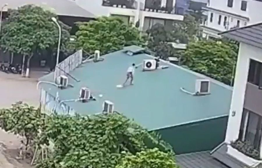 Cục nóng điều hòa phát nổ như bom khiến 2 người thợ nguy kịch