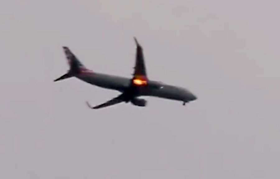 Máy bay bốc cháy giữa không trung vì đâm phải ngỗng