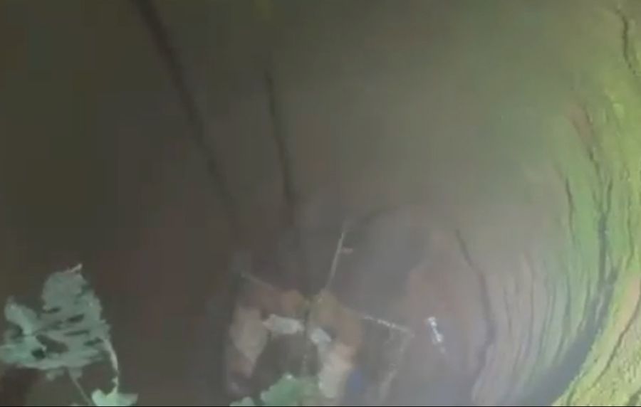 Giải cứu thành công cô gái rơi xuống giếng sâu ở Đắk Lắk