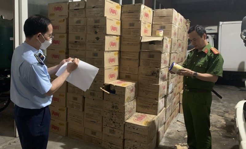 Sử dụng nguyên liệu hết hạn để sản xuất kem, Công ty Tràng Tiền số 10 đối diện với hình phạt nào?