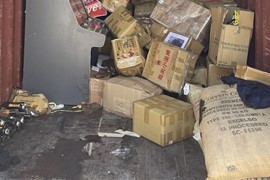 Chuyển Công an điều tra vụ vận chuyển trái phép hàng hóa qua biên giới