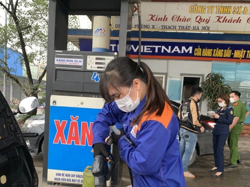 Điều tra một cửa hàng kinh doanh xăng dầu lừa dối người tiêu dùng