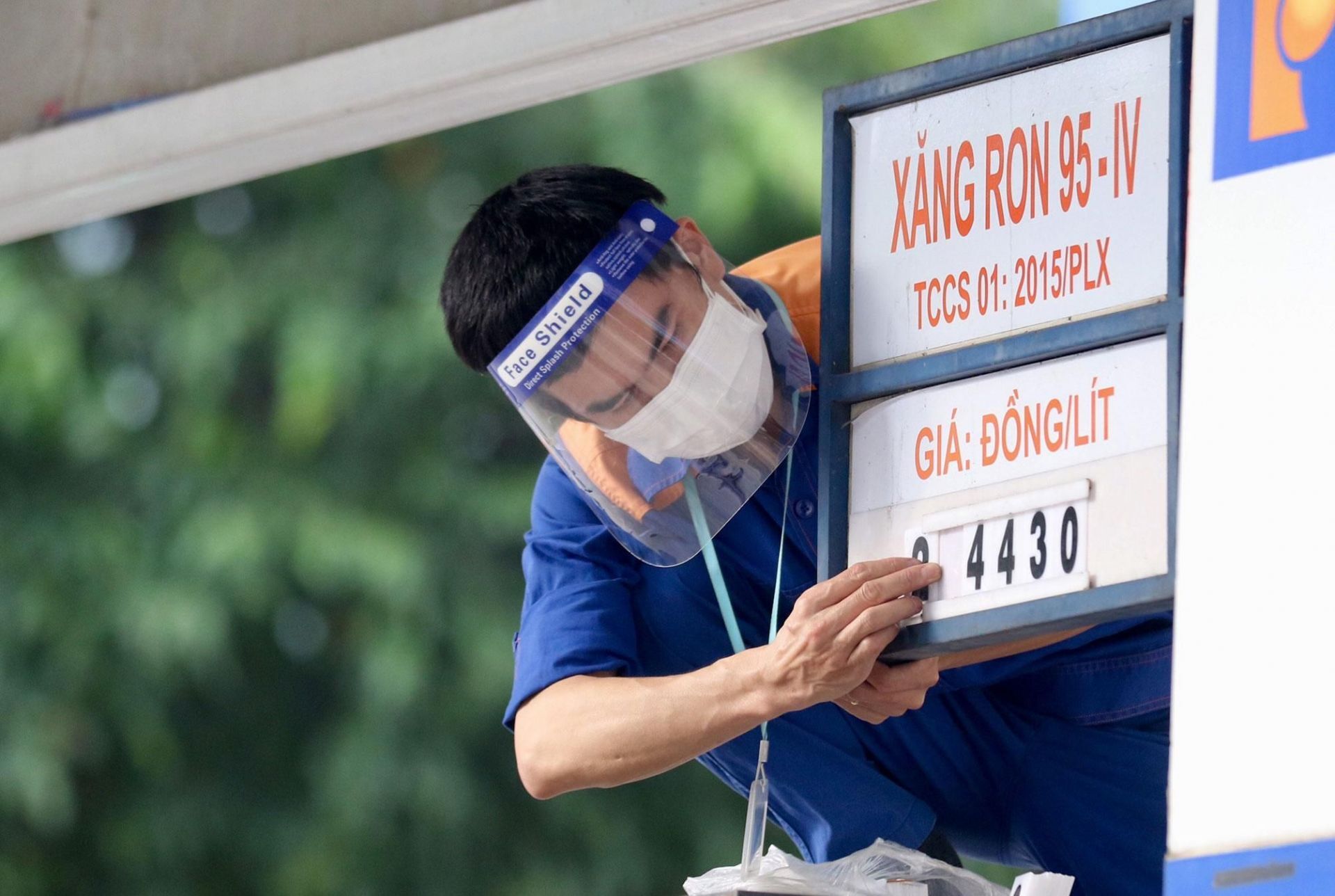 Giá xăng tăng theo xu hướng thế giới