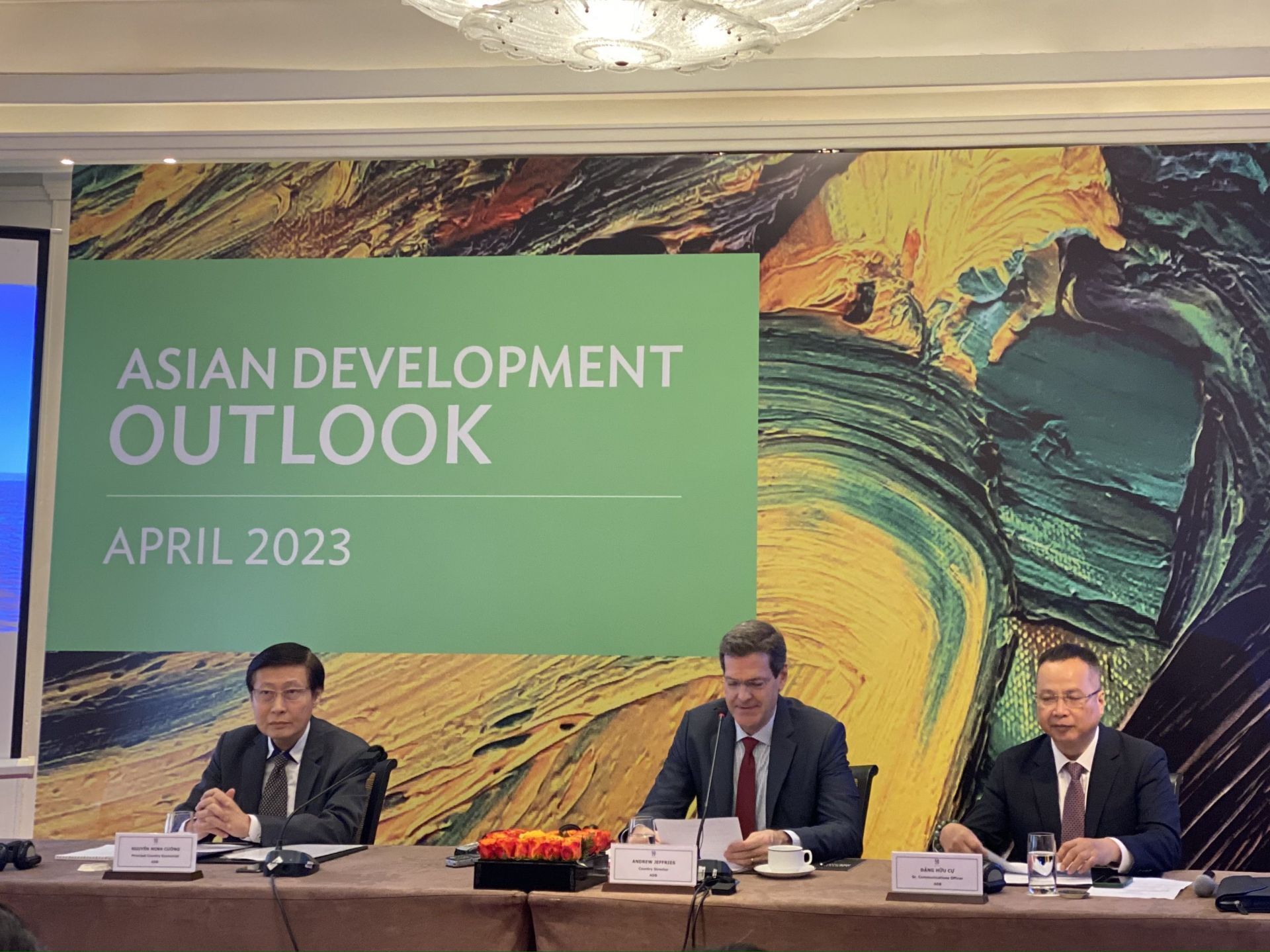 ADB: Kinh tế Việt Nam có thể đối diện với những bất lợi toàn cầu nhờ chính sách hỗ trợ tăng trưởng