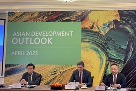 ADB: Kinh tế Việt Nam có thể đối diện với những bất lợi toàn cầu nhờ chính sách hỗ trợ tăng trưởng