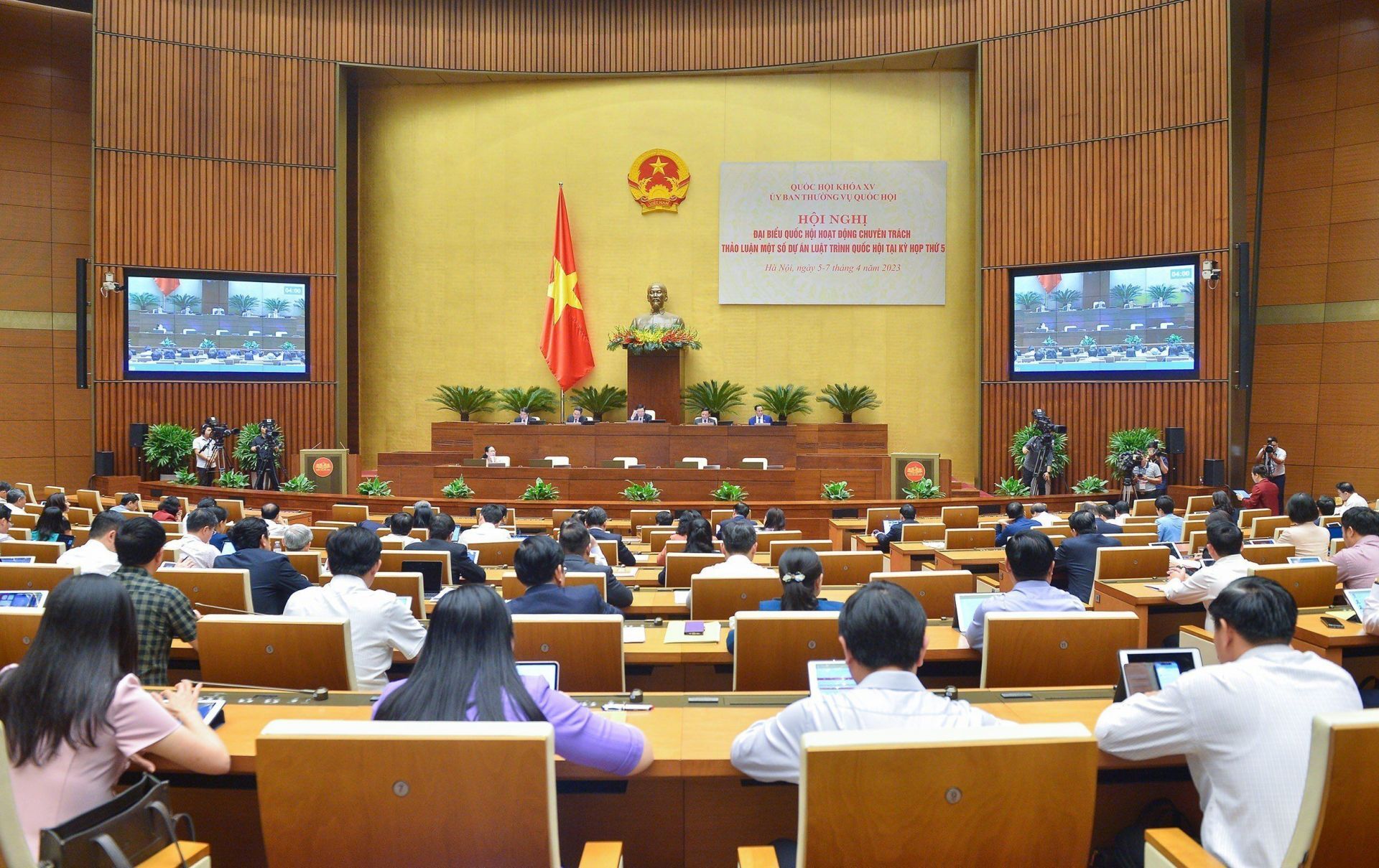 Người tiêu dùng phải bồi thường nếu có thiệt hại từ việc đưa thông tin sai sự thật