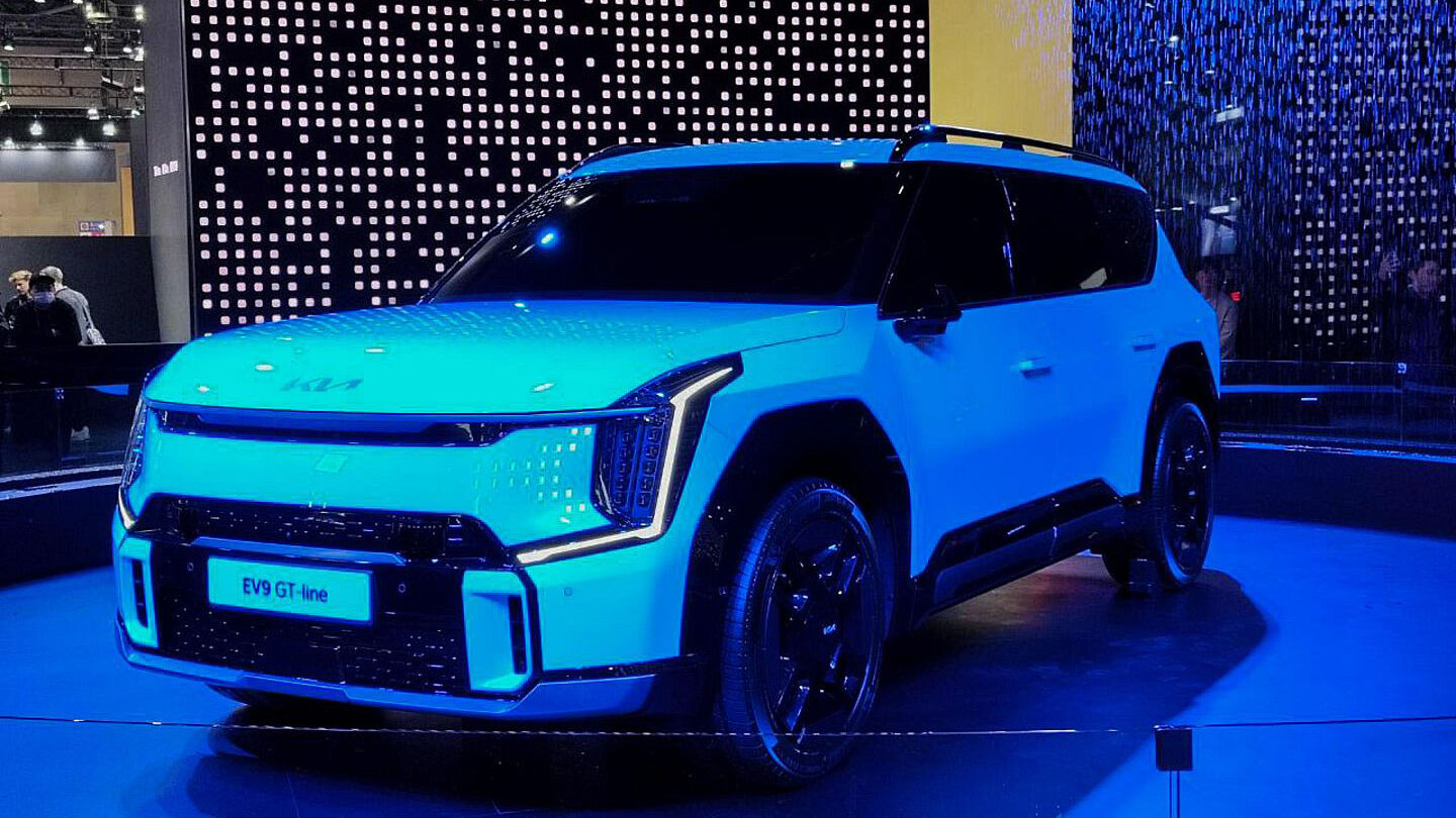  Seoul 2023 : Cận cảnh Kia EV9 2023 hoàn toàn mới bằng xương bằng thịt  2