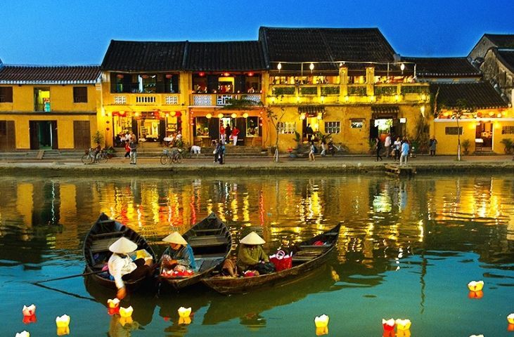 Hoi An tam hoan phuong an thu phi vao pho co Hội An