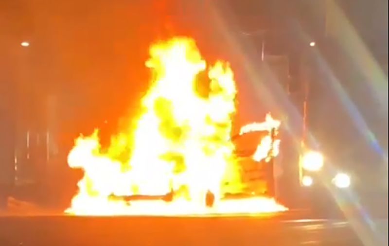 Santafe cháy trơ khung ở Đắk Nông