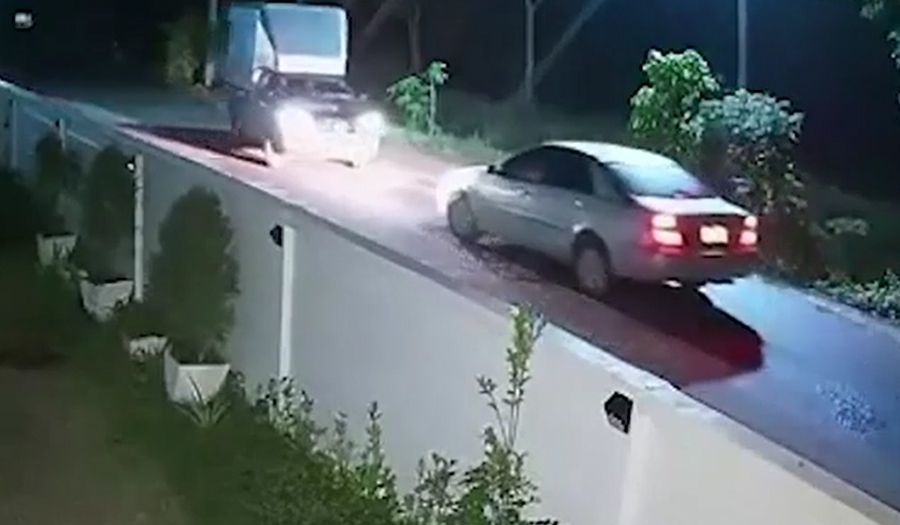 Pha quay xe khá "cồng kềnh" của bán tải