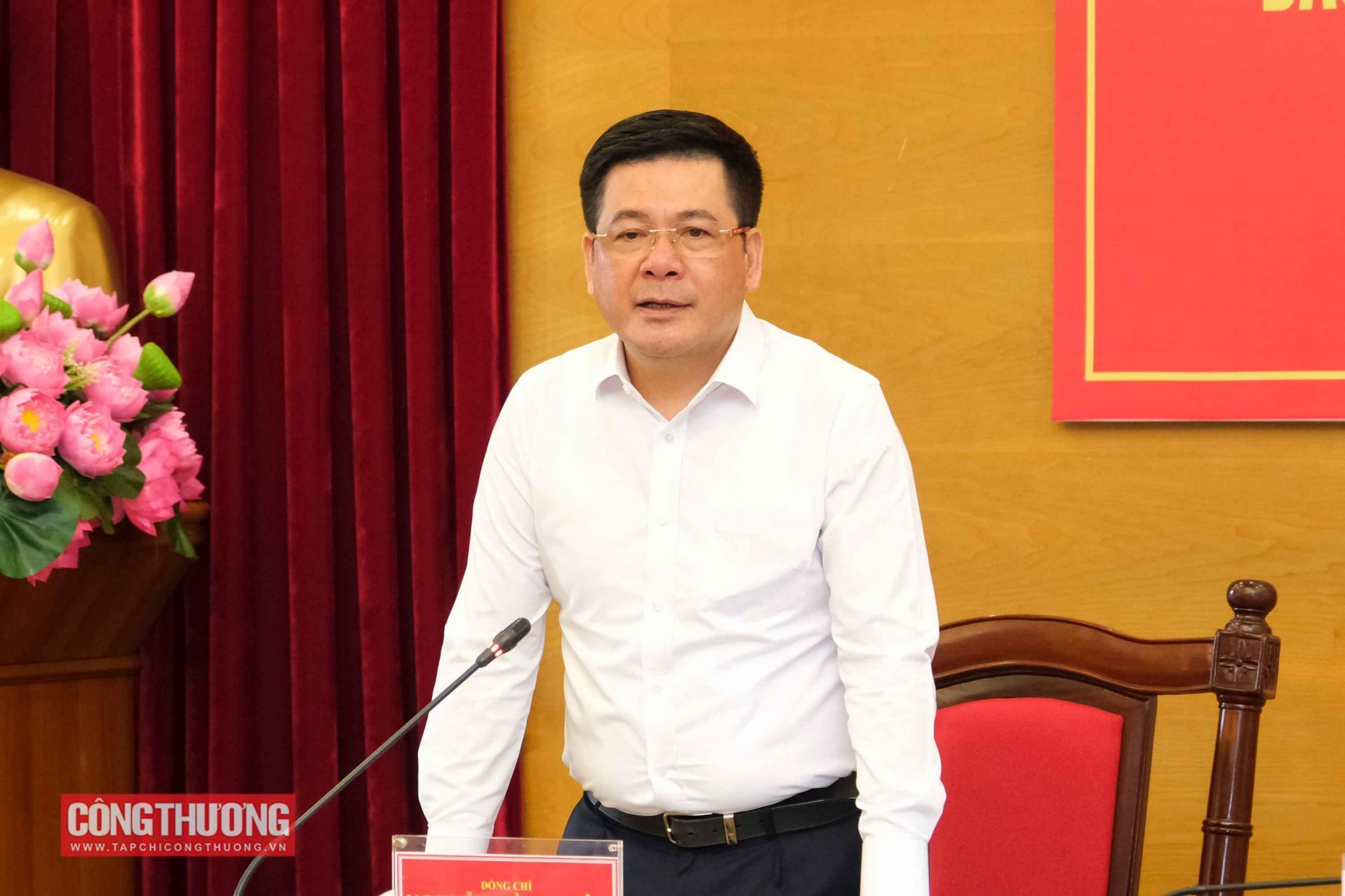 Bộ trưởng Bộ Công Thương đánh giá cao sự chỉ đạo quyết liệt, sát sao của Tỉnh ủy, HĐND, UBND tỉnh; sự vào cuộc kịp thời của các Sở, ban, ngành; và nhất là sự nỗ lực vượt bậc của cộng đồng doanh nghiệp và nhân dân trong tỉnh Vĩnh Phúc