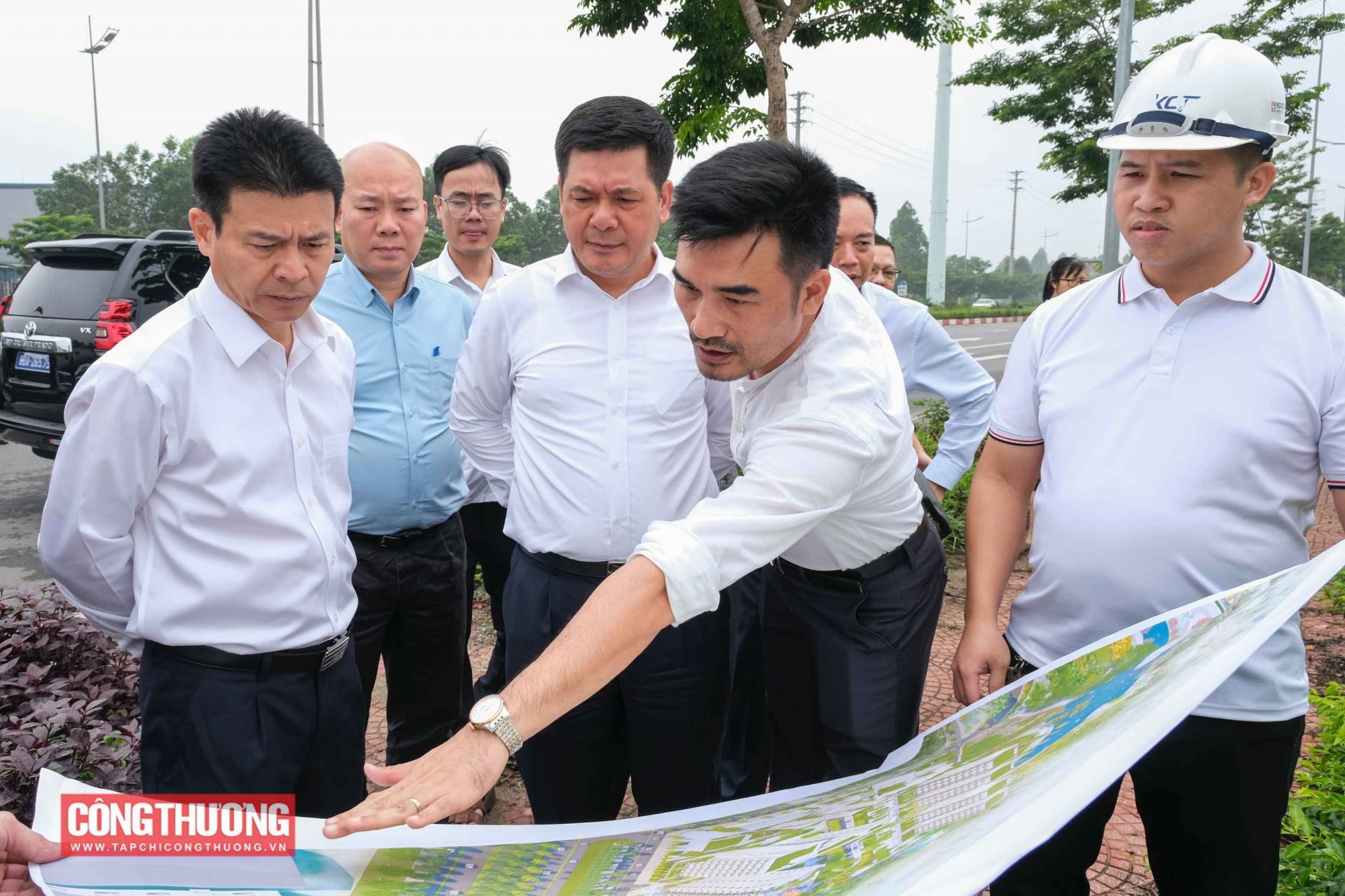 Bộ trưởng Nguyễn Hồng Diên khảo sát Dự án khu nhà ở công nhân và công trình dịch vụ công cộng Phoenix Town