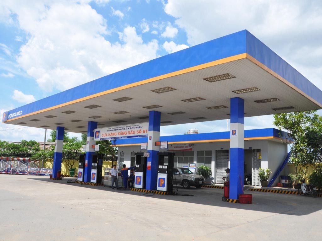 Giá xăng dầu giảm mạnh về mức thấp nhất từ đầu năm đến nay, còn 20.130 đồng/lít