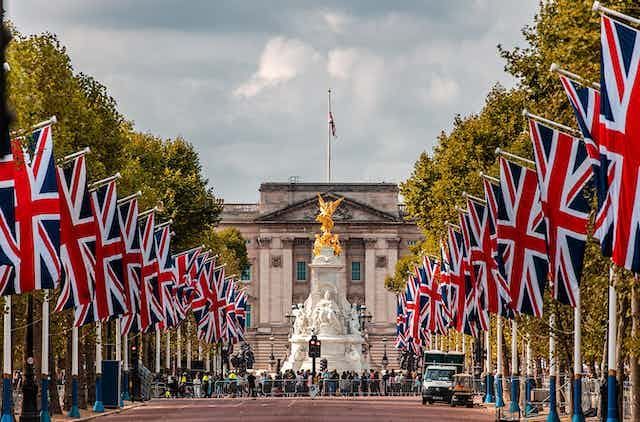 Du lịch nước Anh có thật sự… cần tới hoàng gia?