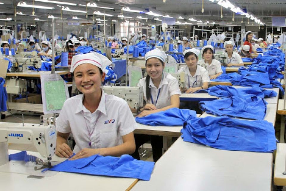 Suc mua giam manh, trien vong nganh det may khong may lac quan dệt may
