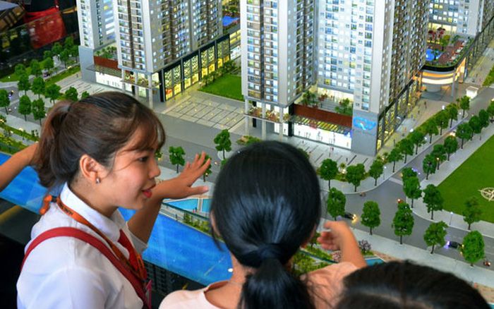 Môi giới bất động sản chật vật đủ nghề để kiếm sống