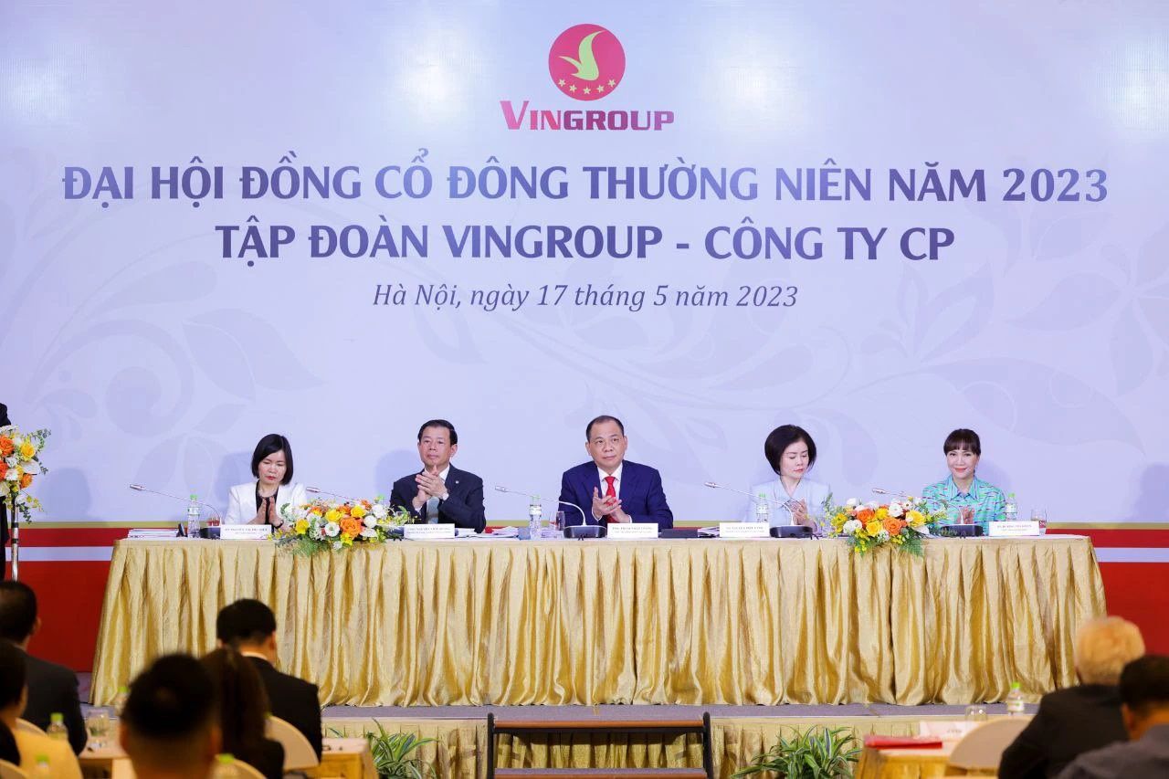 Ty phu Pham Nhat Vuong: 10 nam nua se cho cac hang khac dung chung tram sac 2 ty-phu-pham-nhat-vuong-ly-giai-nguyen-nhan-bo-xe-xang-sang-san-xuat-xe-dien--n2.jpg