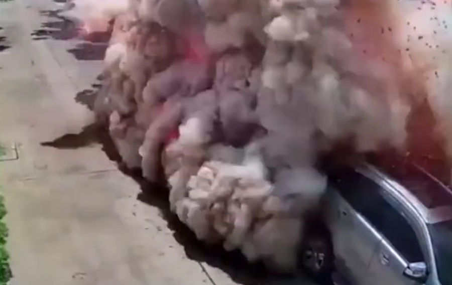 Kinh hoàng kho hóa chất phát nổ như... bom