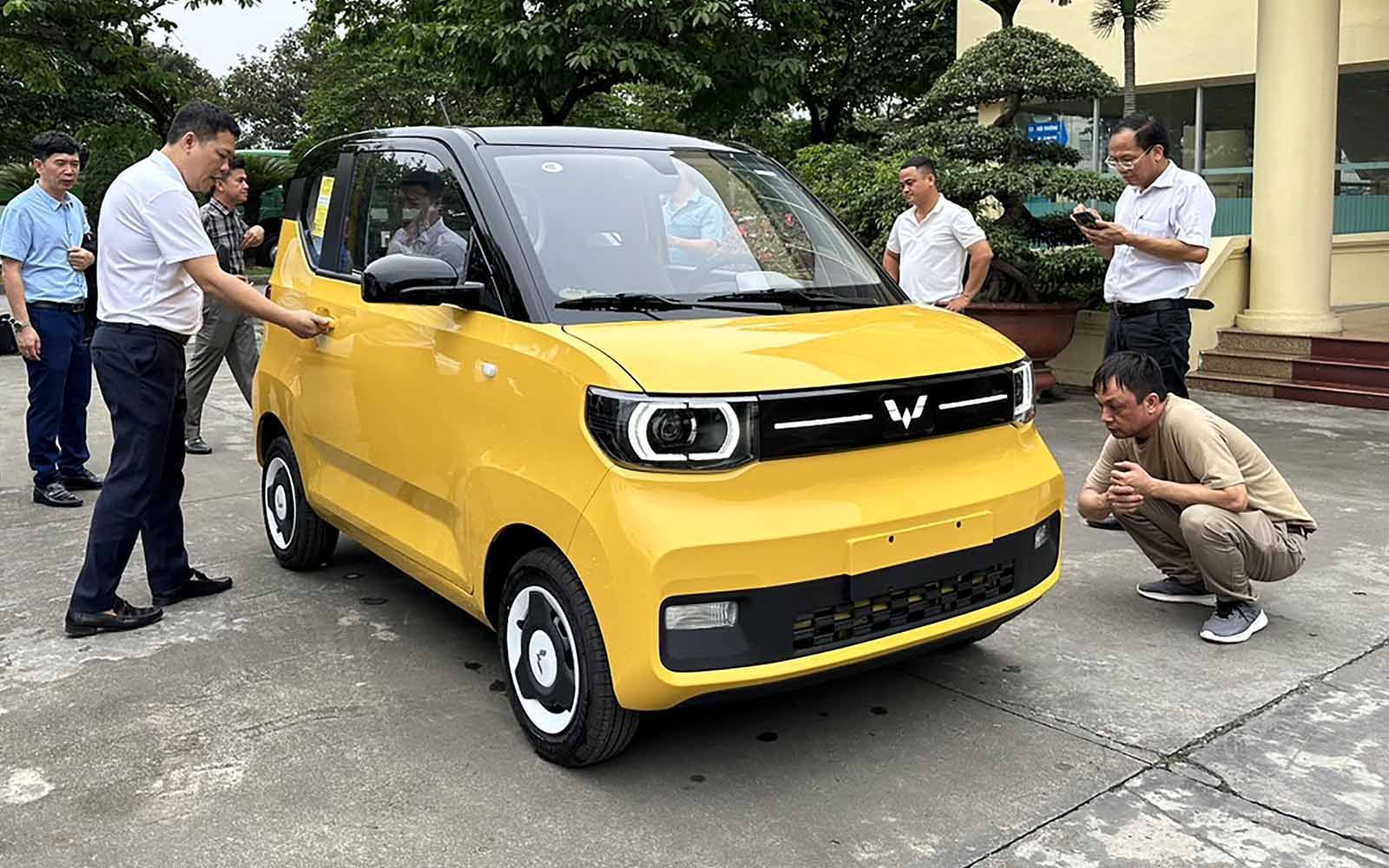 Ô tô điện mini Wuling HongGuang xuất hiện ảnh thực tế, sắp bán tại Việt Nam