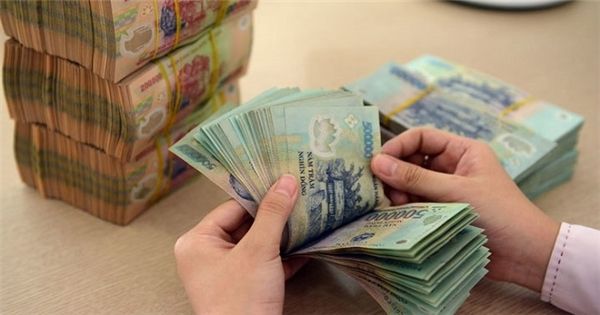 Cổ đông ngân hàng nhận gần 1 tỷ USD cổ tức giữa chu kỳ ‘tiền đắt'