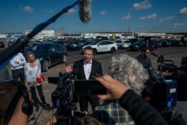 Elon Musk than thở khi phải phân chia thời gian giữa SpaceX, Tesla và Twitter