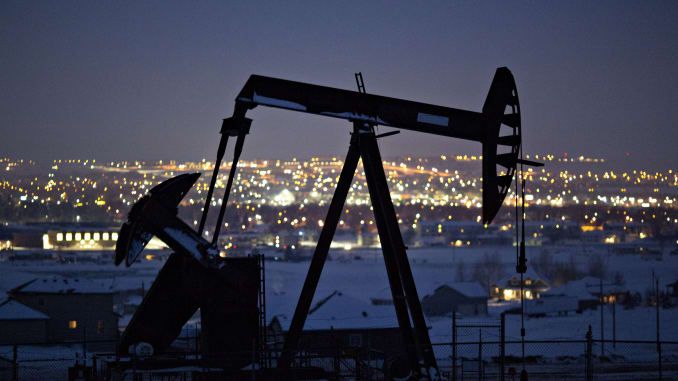 Giá dầu thô 24/5: Tiếp đà tăng, kỳ vọng OPEC+ sẽ cắt giảm thêm sản lượng