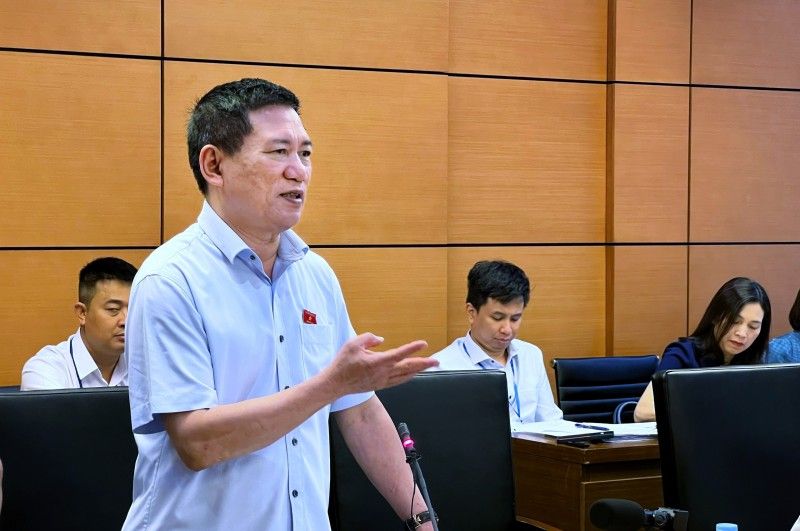 Dai bieu quoc hoi chat van “diep khuc thua lo" cua EVN 3 dai-bieu-quoc-hoi-chat-van-diep-khuc-thua-lo-cua-evn.jpg