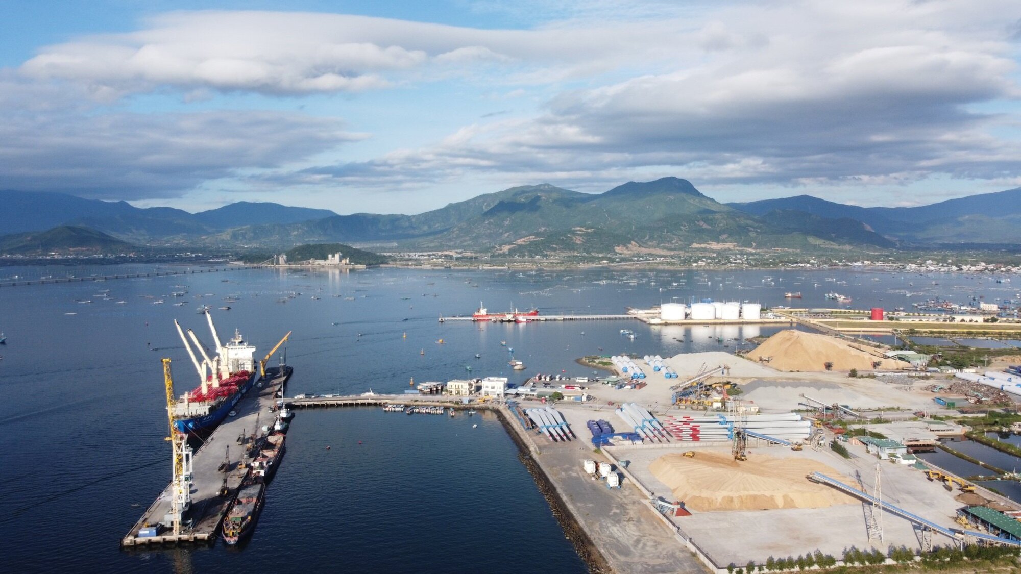 Liên danh Vinhomes đăng ký làm Khu đô thị ven Vịnh Cam Ranh hơn 85.000 tỷ đồng