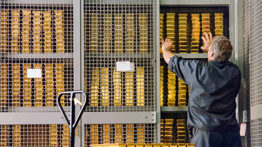 Nhiều ngân hàng trung ương tiếp tục mua vàng dự trữ bất chấp giá vàng tăng cao