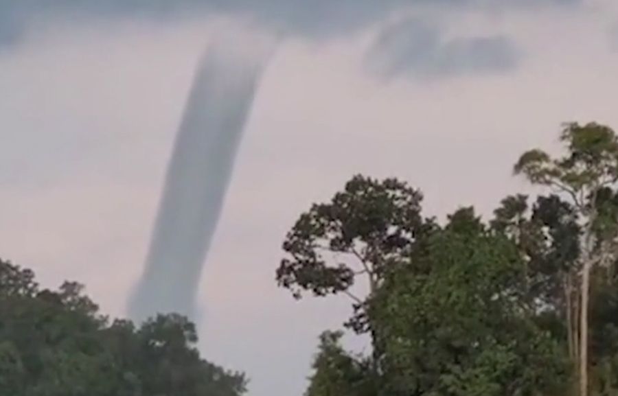 Lại xuất hiện vòi rồng "khủng" ở Thái Lan