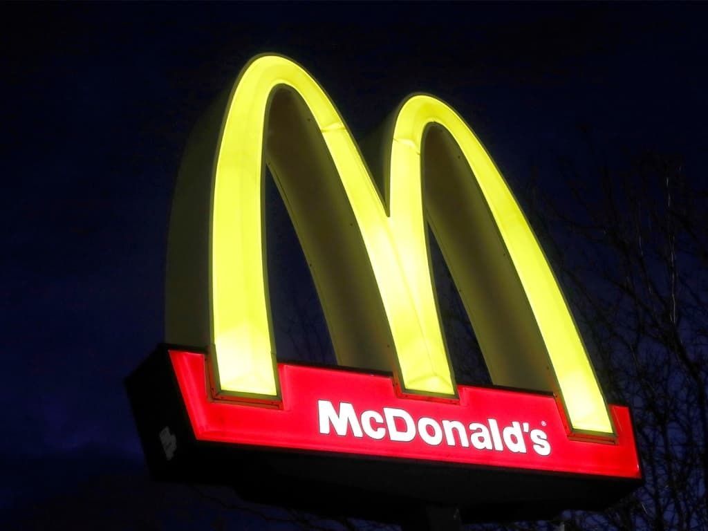 Tap doan McDonald's: Tu chuoi thuc an nhanh toi ong trum bat dong san mc.jpg