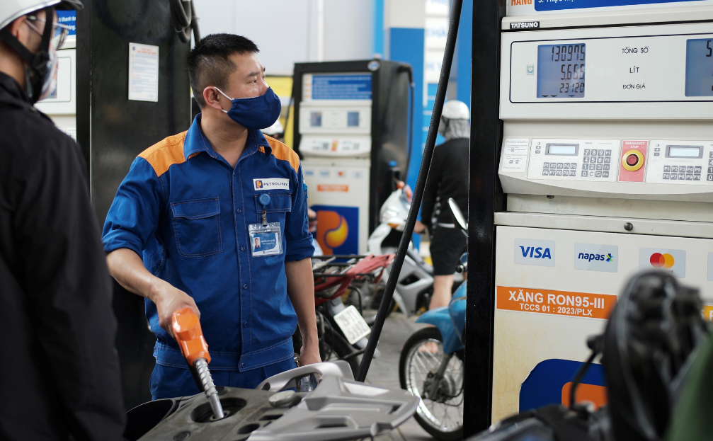 Chiều 12/6, giá xăng không thay đổi, giá dầu tăng nhẹ