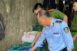 Quản lý thị trường Hà Nội: Phát hiện gần 1 tấn cánh gà không rõ nguồn gốc xuất xứ