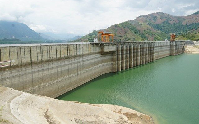 Nước tại hồ thủy điện tăng, nguy cơ cắt điện vẫn hiện hữu